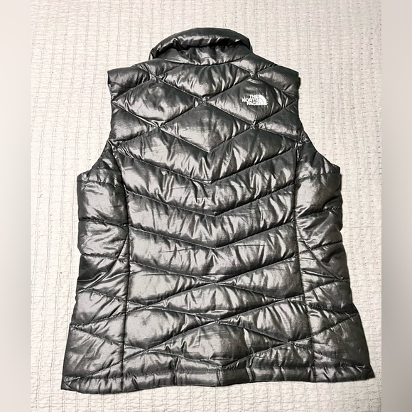 The North Face women’s puffer vest black size medium - Picture 3 of 3
